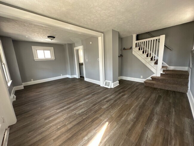 Building Photo - 2411 Indiana Way NE