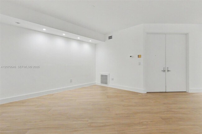 Building Photo - 731 Crandon Blvd