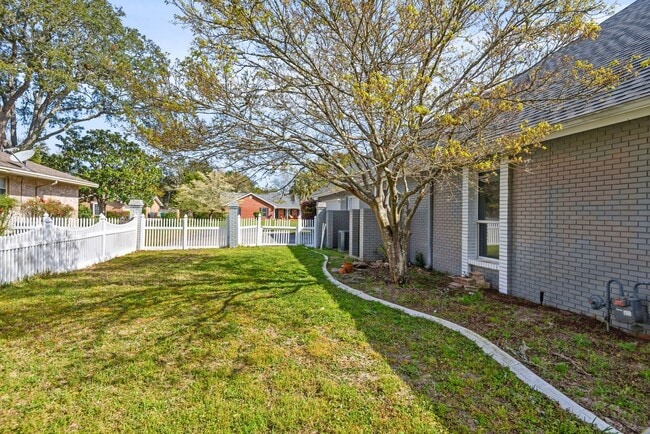Building Photo - 83 Lake Lorraine Cir