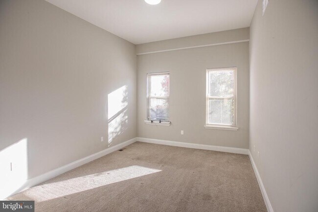 Building Photo - 530 N Montford Ave