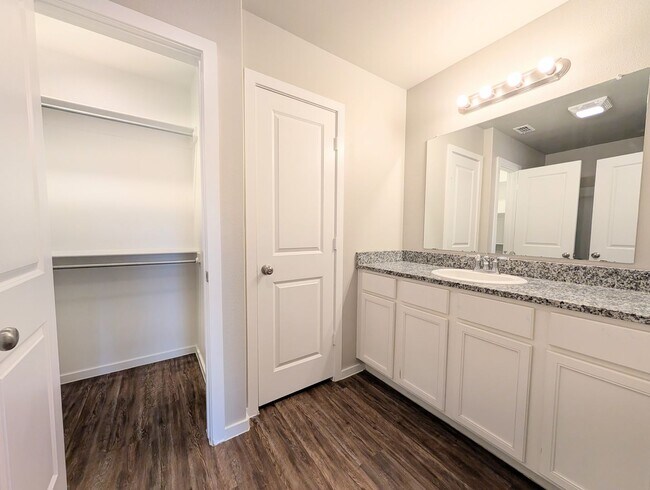 Building Photo - 2123 N Jayton Ave