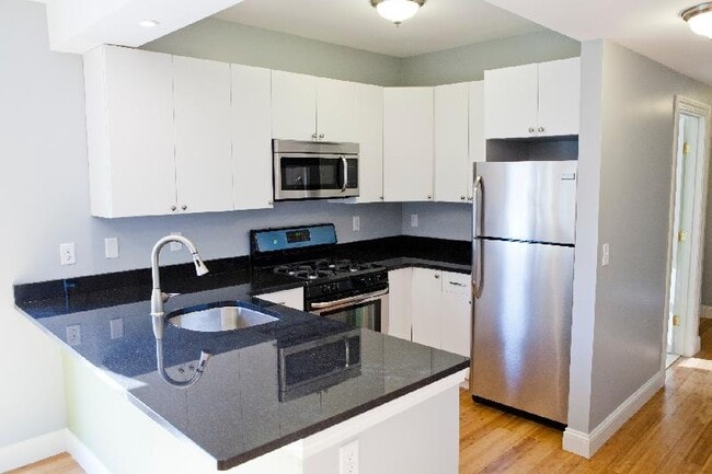 Building Photo - 23 Evergreen St