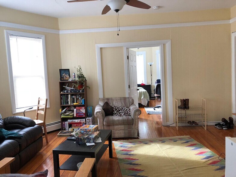 Building Photo - 5 Irving St