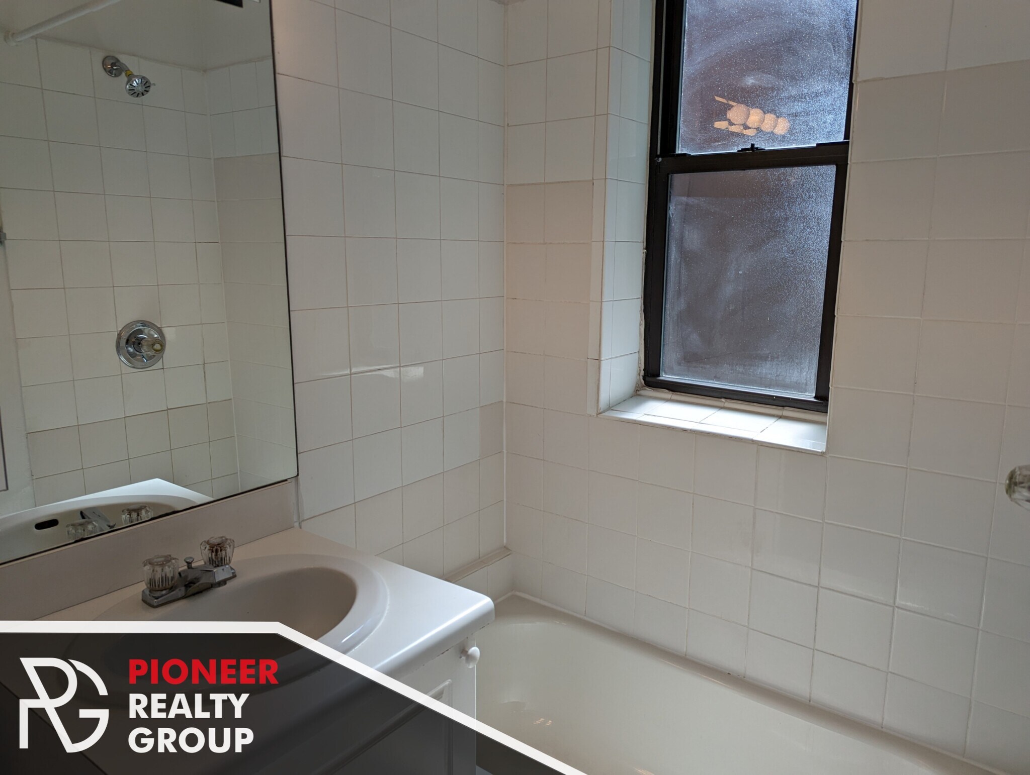 Building Photo - 914 W Dakin St