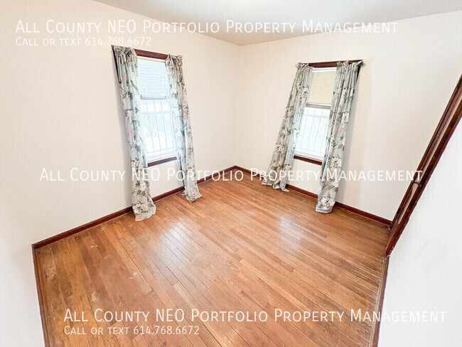 Building Photo - 1463 E Whittier St