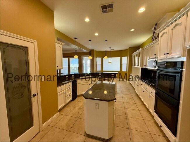 Building Photo - 12520 Crown Crest Dr