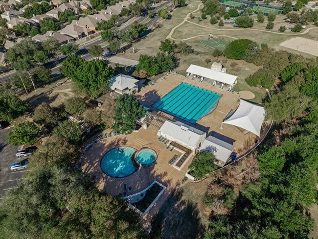 Building Photo - 15628 Interlachen Dr