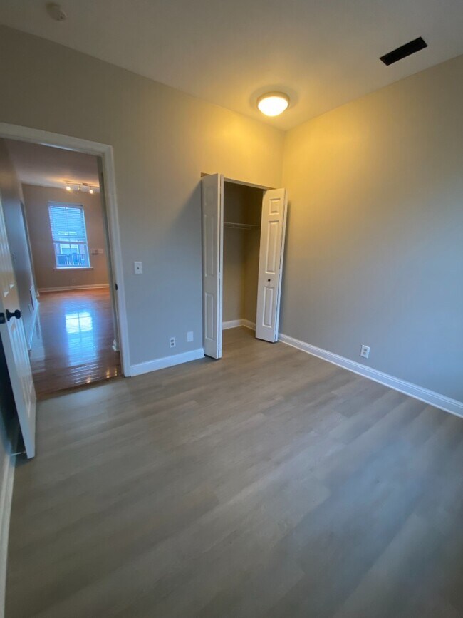 Building Photo - 921AR Geyer