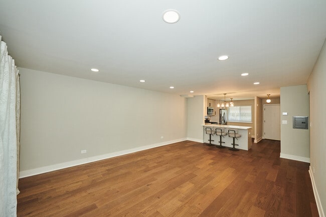 Building Photo - 7074 N Ridge Blvd