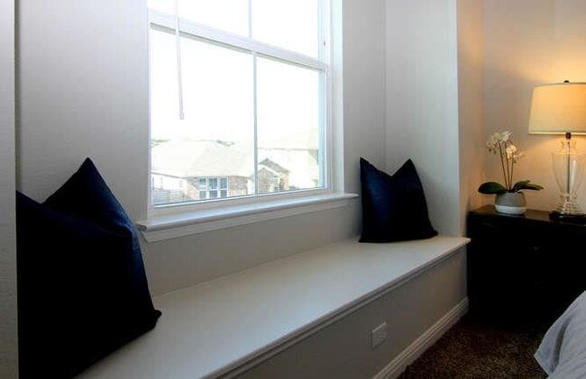 Building Photo - 718 Tinton Falls Ln