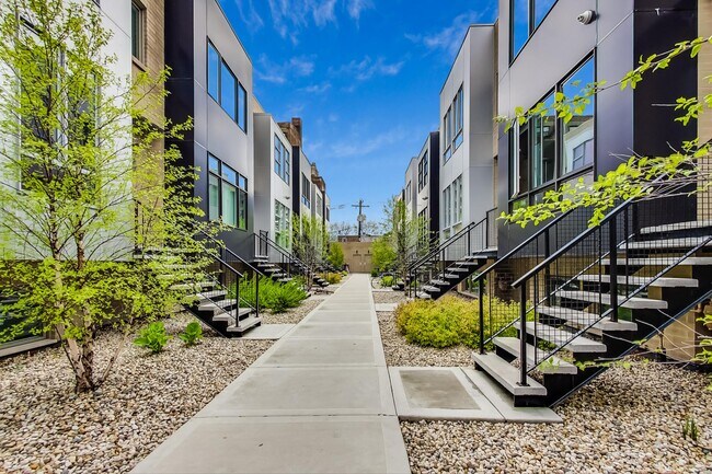 Building Photo - 6115 S University Ave