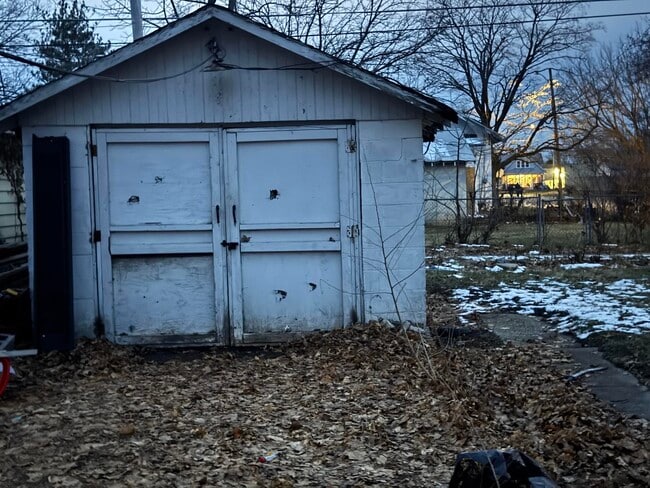 Building Photo - 102 Kentucky-