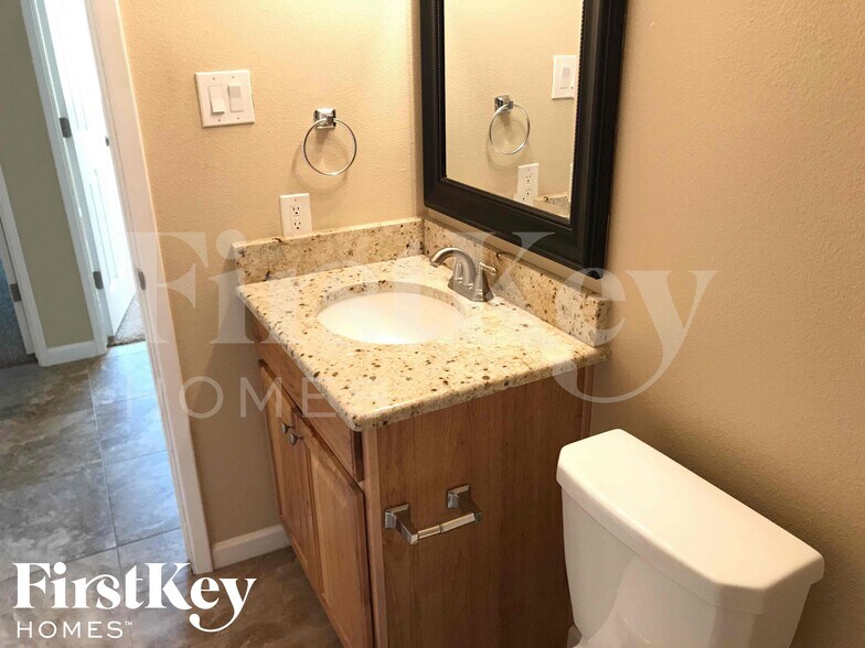 Building Photo - 4149 W Shangri La Rd