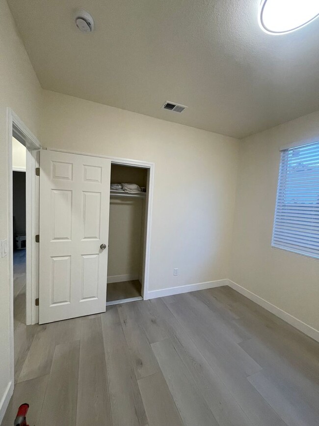 Building Photo - Beautiful 3/2 Elk Grove Home