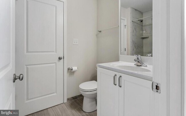 Building Photo - 300 E Front St