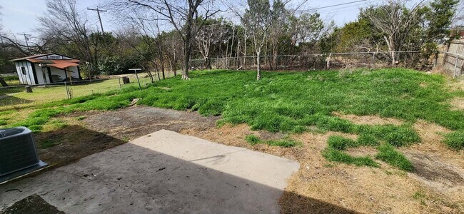 Building Photo - Beautifully Remodeled 3 Bed / 2 Bath Home with Large Backyard