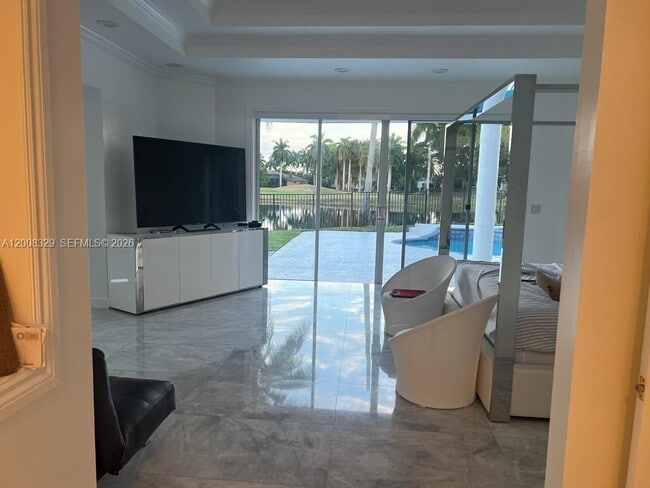 Building Photo - 2534 Poinciana Dr