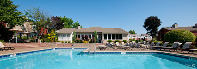 Clubhouse/pool - Chestnut Ridge Apartments