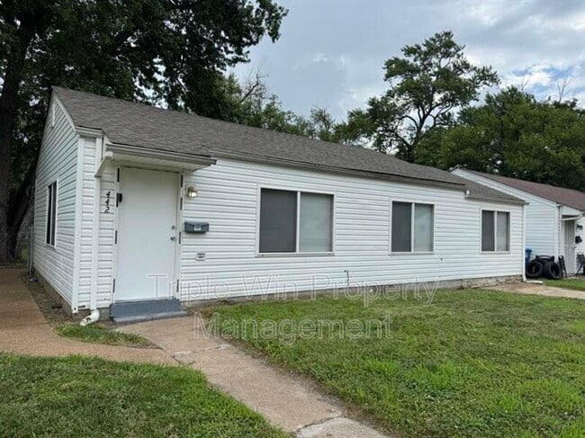 Building Photo - 442 Mueller Ave