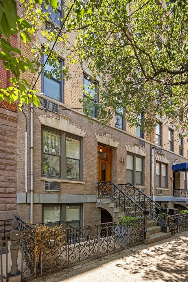 Building Photo - 1120 Hudson St