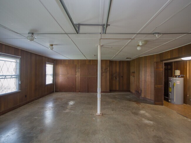 Building Photo - Beautiful Home in Athens City near Buc-ees!