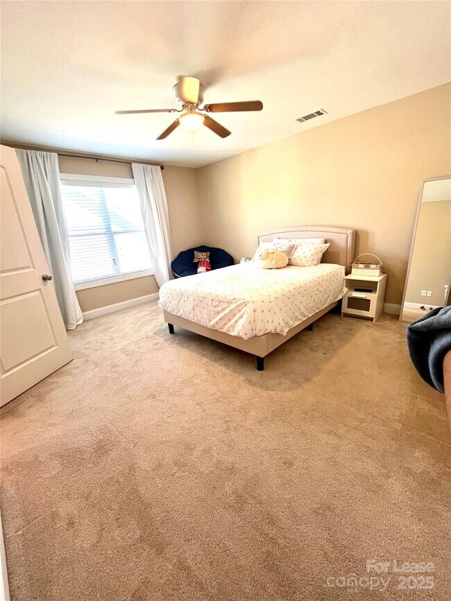 Building Photo - 1101 Waterlily Dr