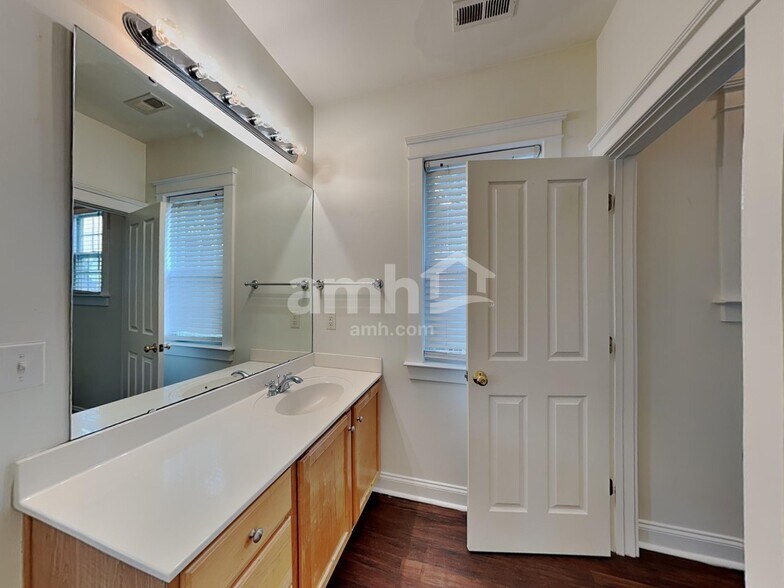 Building Photo - 13834 Carleen Way Dr