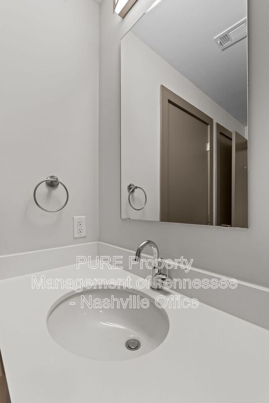 Building Photo - 1260 Martin St