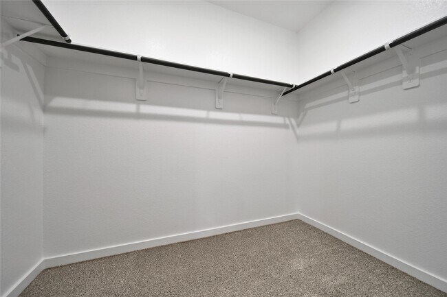 Building Photo - 6609 Lahna Oak Dr
