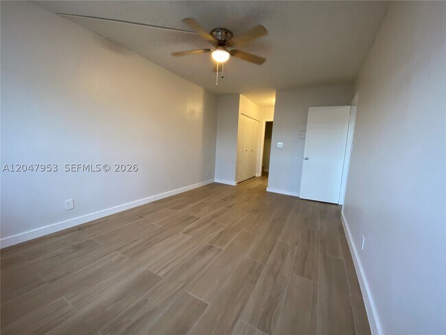 Building Photo - 2501 Riverside Dr