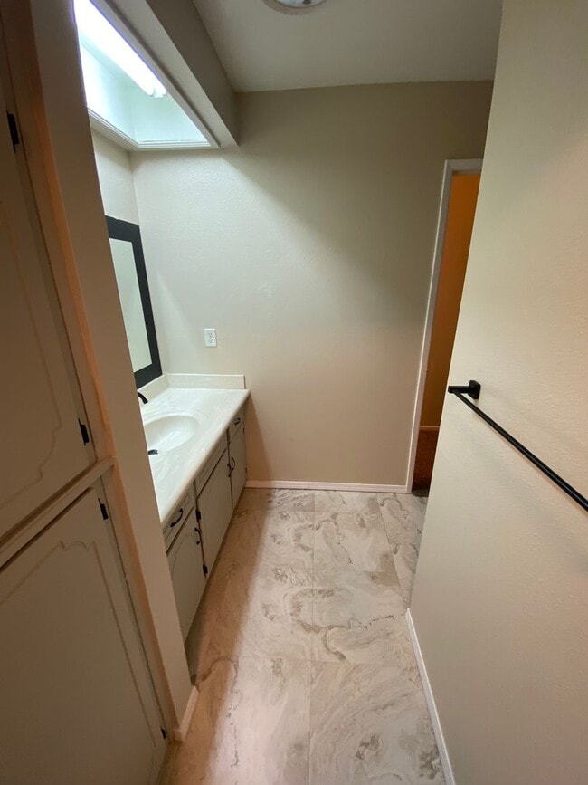 Building Photo - Cozy Home for rent in Visalia