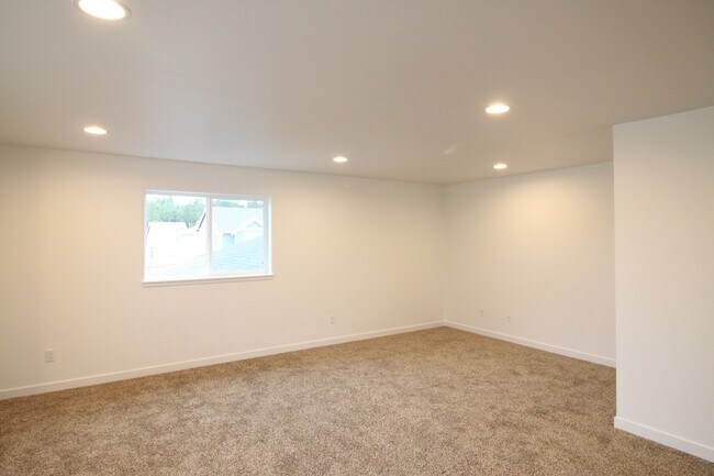 Building Photo - 1785 NW 5th Ave