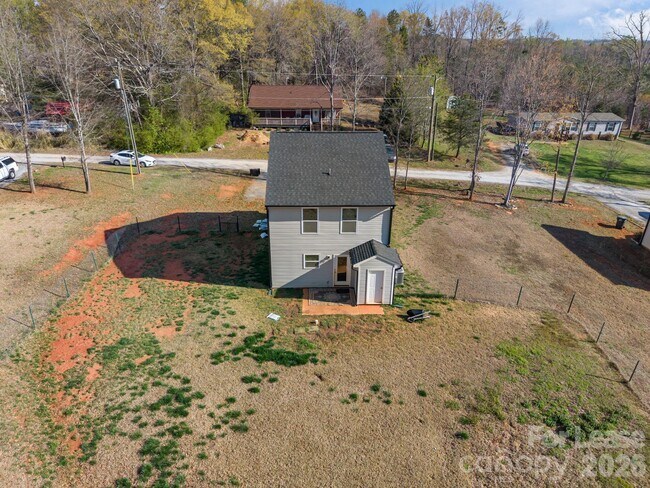 Building Photo - 409 Kickapoo Ave