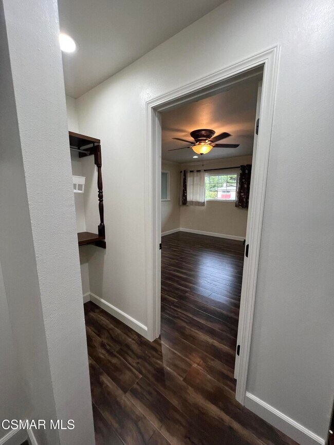 Building Photo - 334 W Avenida De Las Flores