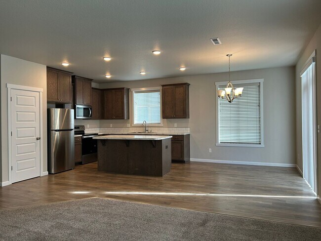 Building Photo - Charming 3-Bedroom, 2-Bath Home with Spaci...