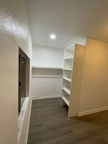 Building Photo - 1824 1/2 Arapahoe S