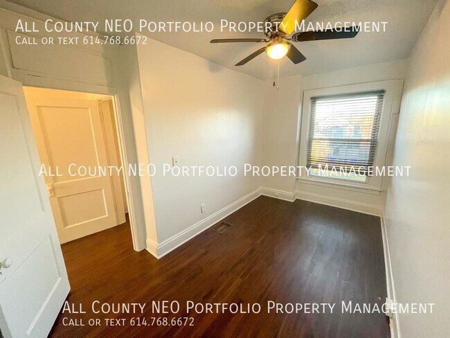 Building Photo - 2 Bed, 1 Bath Townhouse