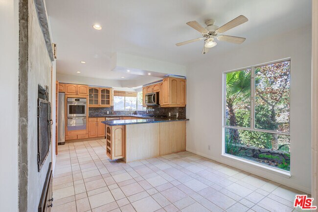 Building Photo - 15511 Woodcrest Dr