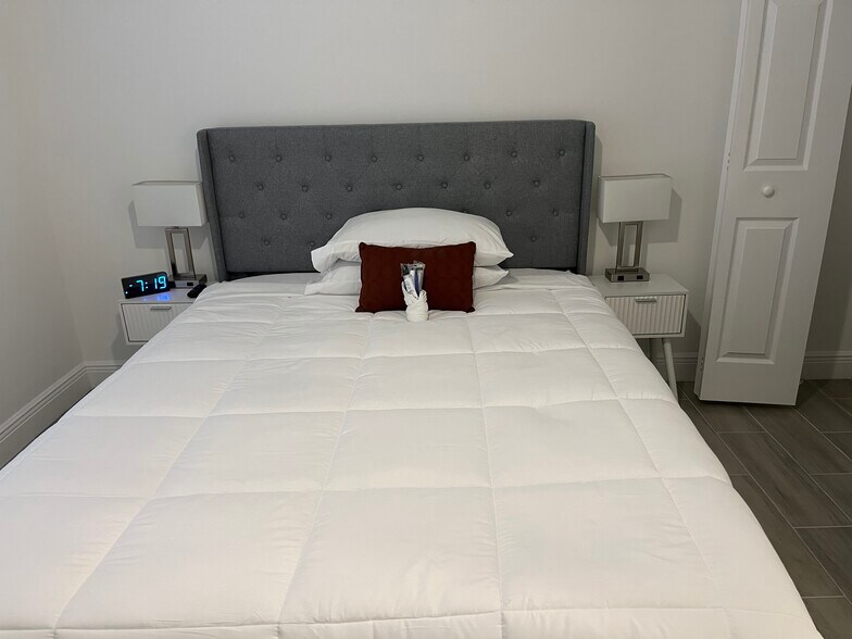 Building Photo - 2156 Edison Ave