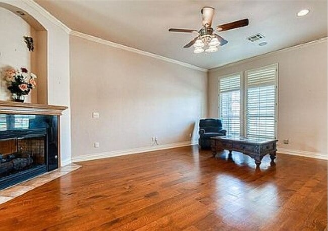 Building Photo - Gated Community! No Lawn Care!! Beautiful ...