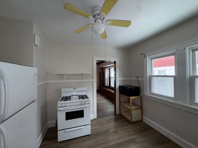 Building Photo - 3264 W 130th St