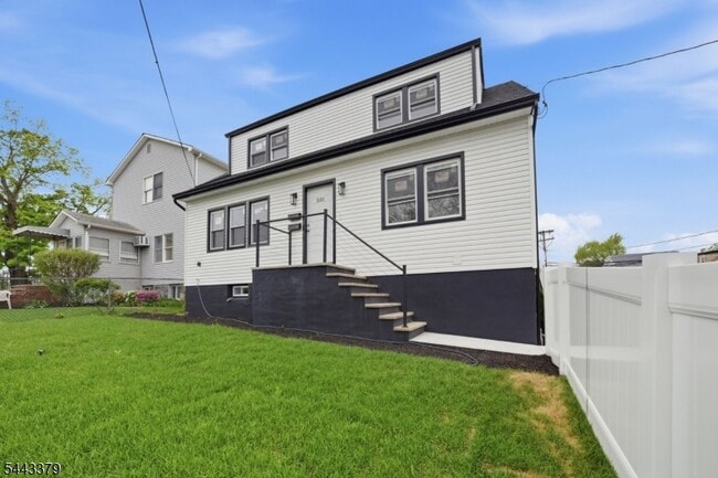 Building Photo - 551 Schuyler Ave