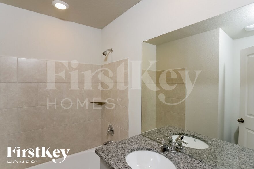 Building Photo - 6775 Hatchery Way