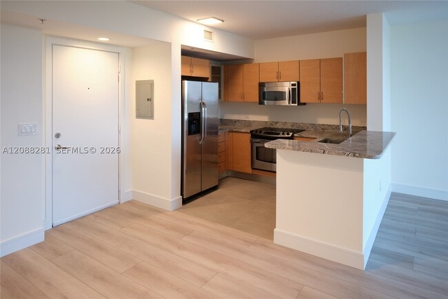 Building Photo - 2775 NE 187th St