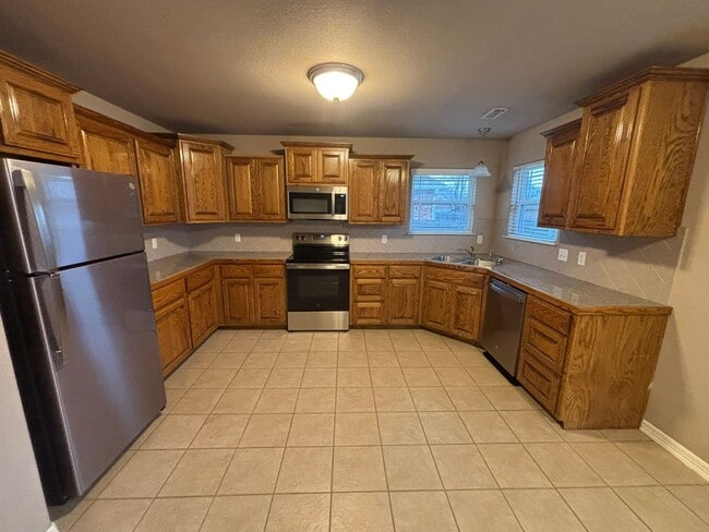 Building Photo - NEW APPLIANCES! Gorgeous Single Family Home Off Of Mount Comfort Road!
