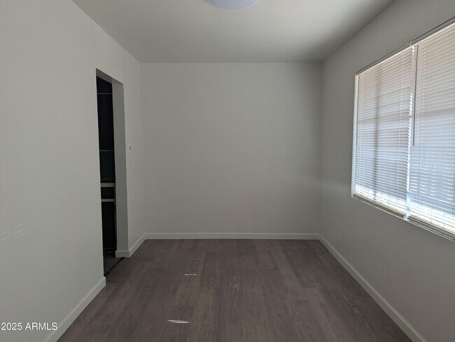 Building Photo - 1128 N Coolidge Ave