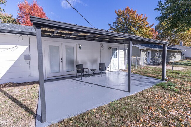 Building Photo - 210 W El Cortez Dr