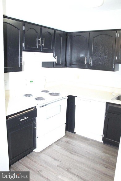 Building Photo - 167 Parker Ave