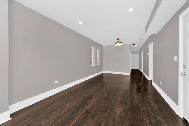 Building Photo - 2118 S 59th Ave