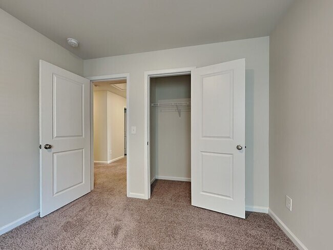Building Photo - Apply Today! Burnside Farms!! Near USC, I-77